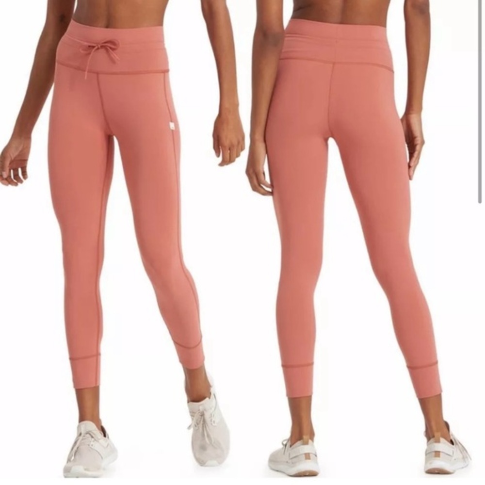Vuori Women's Leggings in Coral